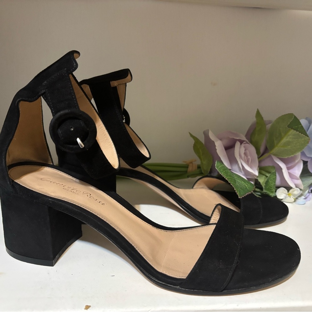 Gianvito Rossi Black Heels Elegant Design